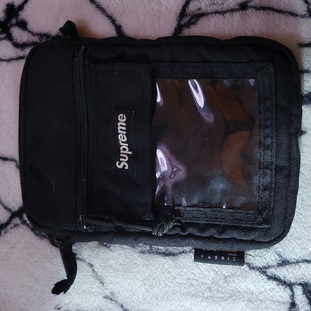 Supreme cordura fw19 shoulder bag no strap and damaged strap support hook